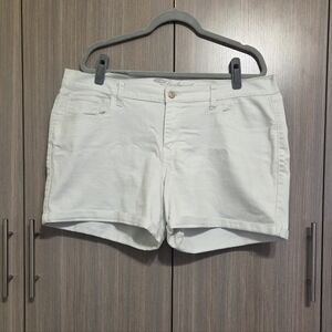 White Old Navy Boyfriend Shorts